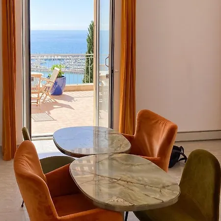 Villa l'ensoleillée vue panoramique mer, 250 m de la plage et du centre ville Mentone Esterno foto