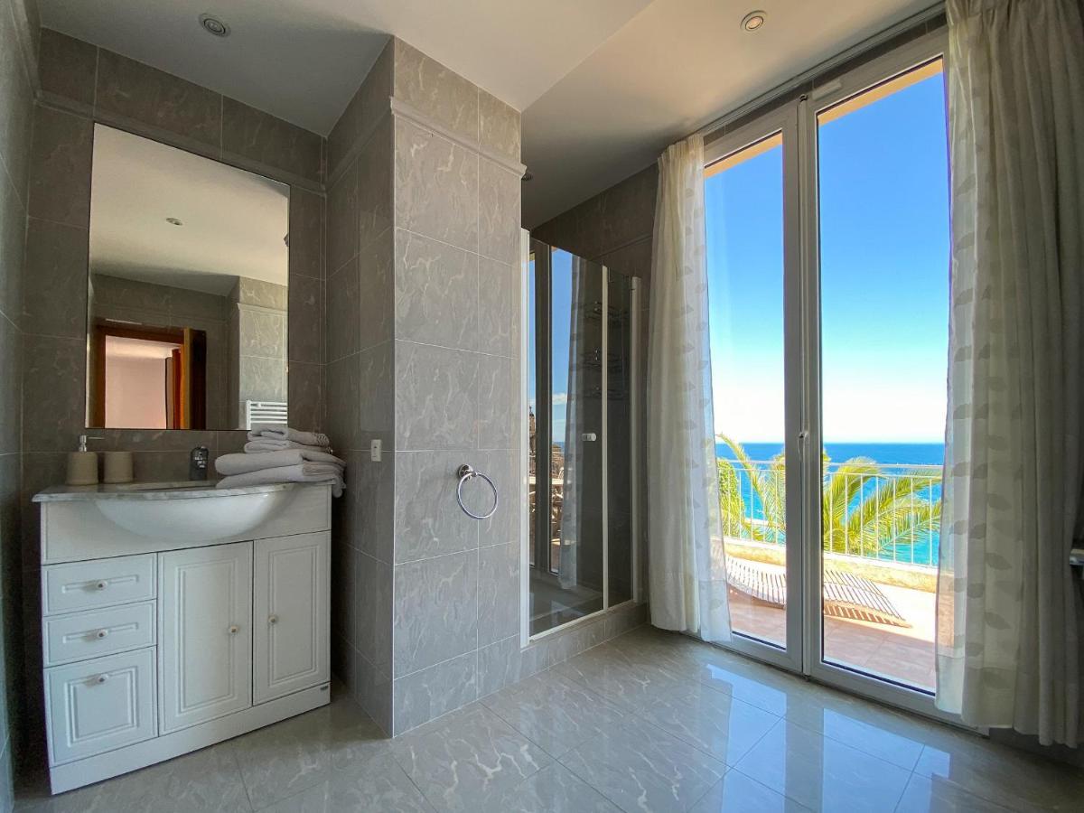 L'ensoleillee Vue Panoramique Mer, 250 M De La Et Du Centre Apartamento Menton