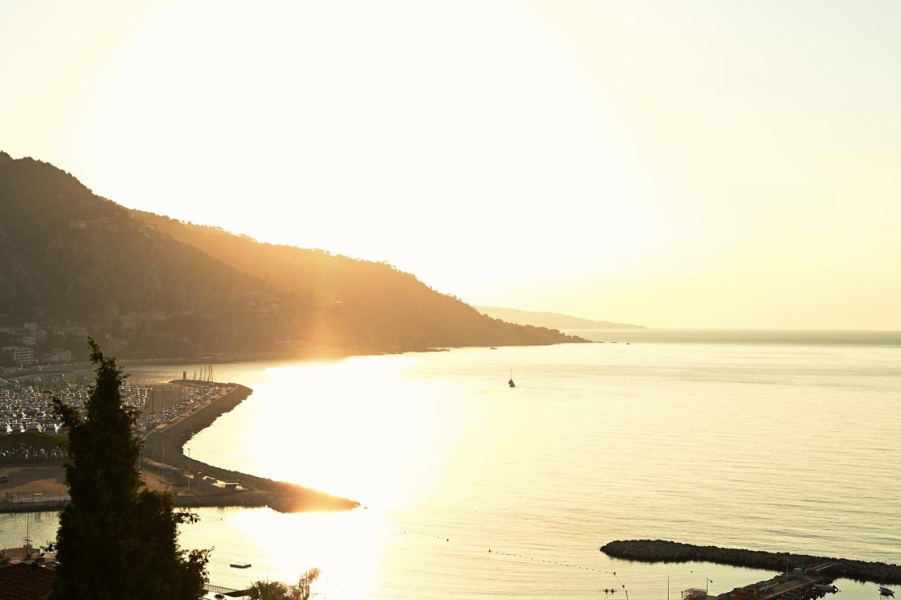 Apartamento L'ensoleillee Vue Panoramique Mer, 250 M De La Et Du Centre *