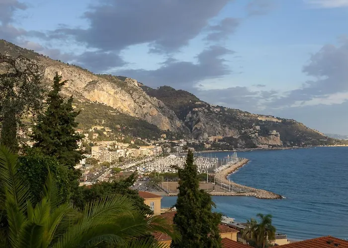 Villa l\'ensoleillée vue panoramique mer, 250 m de la plage et du centre ville
