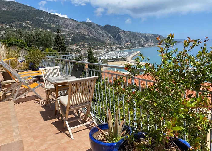 Villa l\'ensoleillée vue panoramique mer, 250 m de la plage et du centre ville