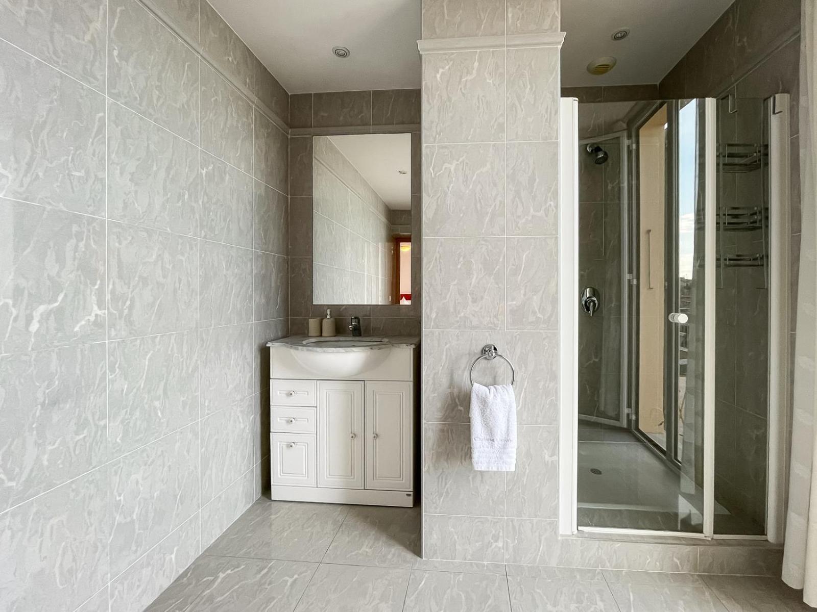 Appartement L'ensoleillée Vue Panoramique Mer, 250 M De La Et Du Centre *